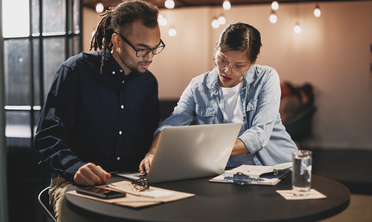 man woman laptop 